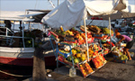 frutta nel porto di aegina